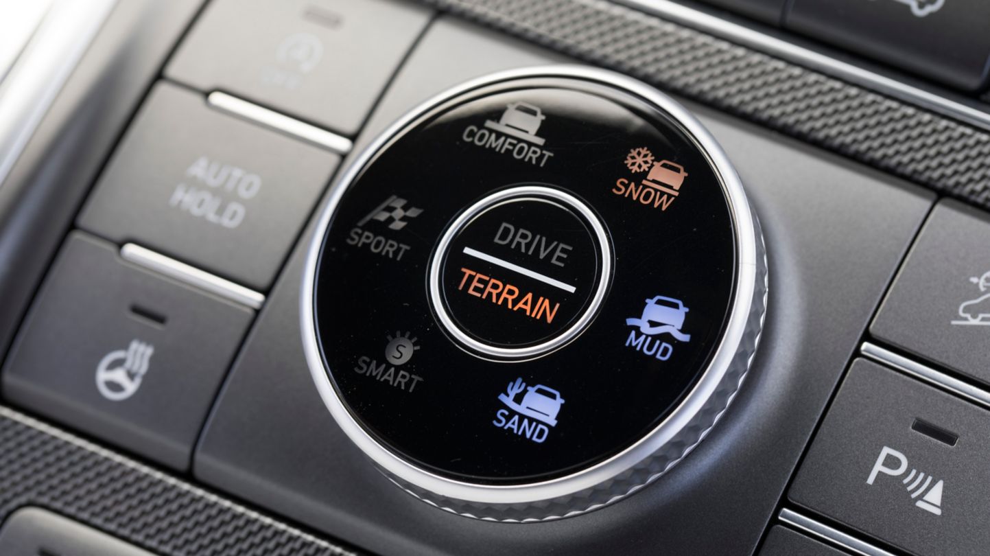 An image of the Terrain Mode Selector on the new Hyundai Santa Fe Hybrid 7 seat SUV.